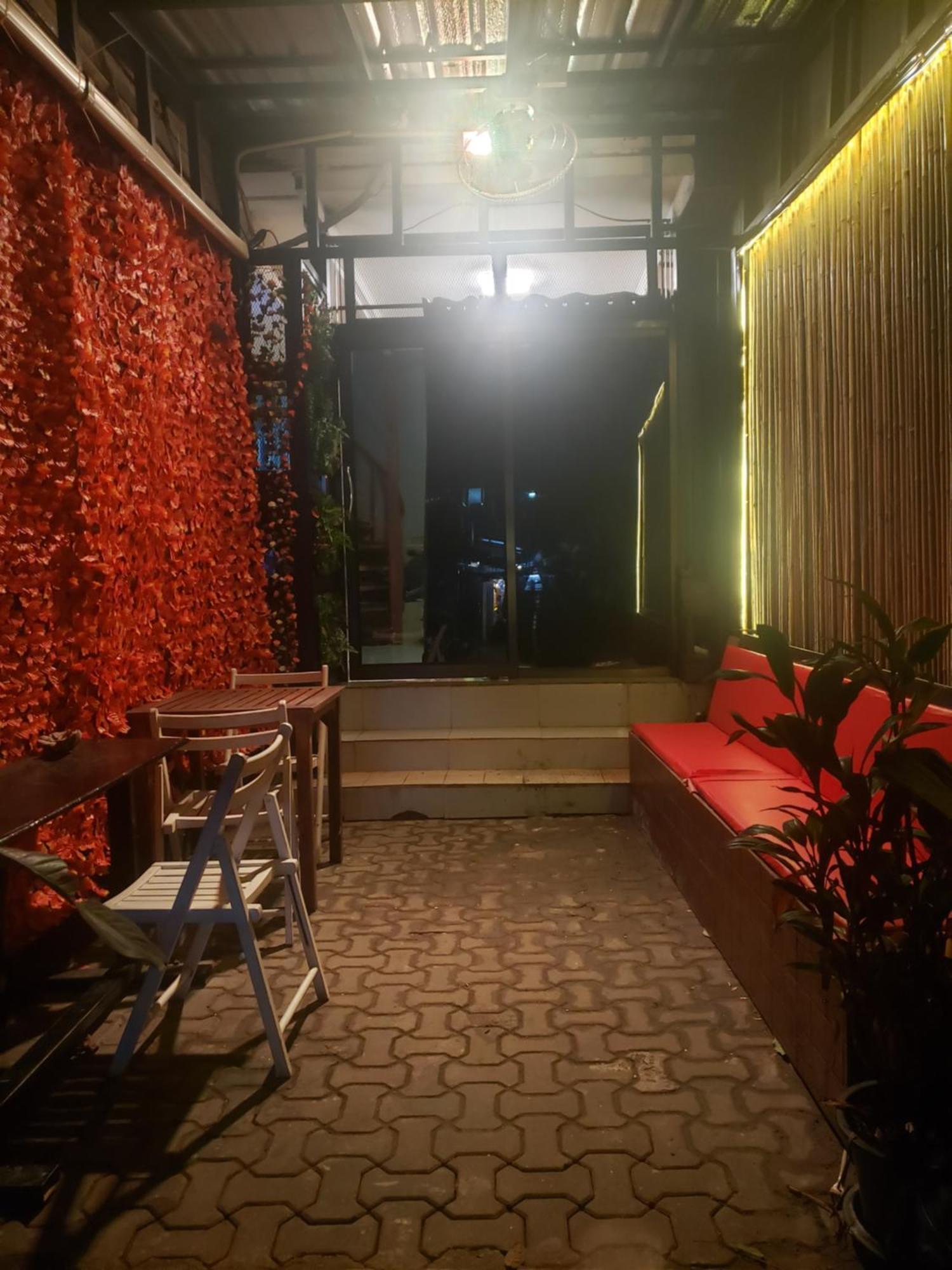 Ostello Lucky Dorm Phi Phi Islands Esterno foto