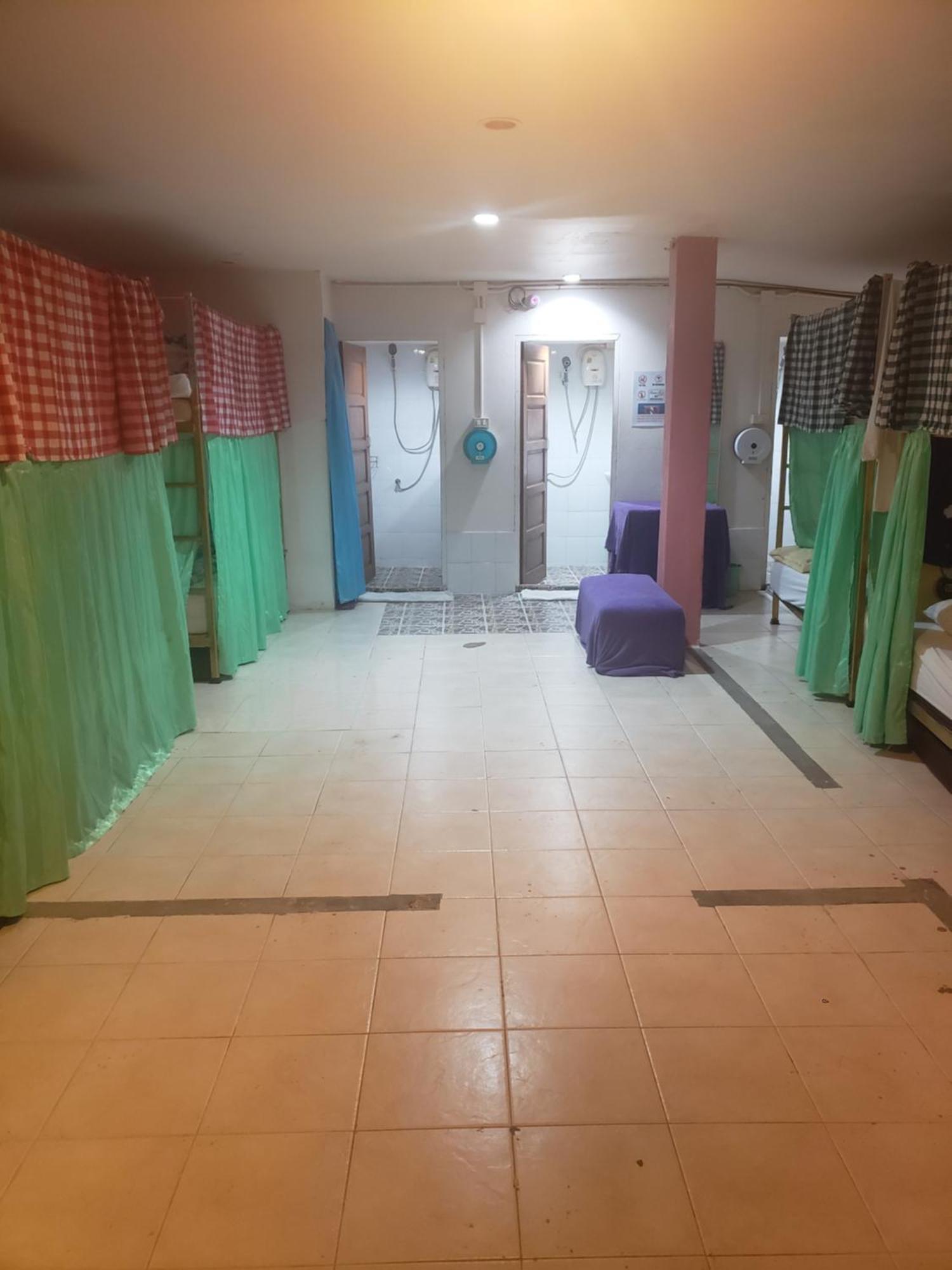 Ostello Lucky Dorm Phi Phi Islands Esterno foto