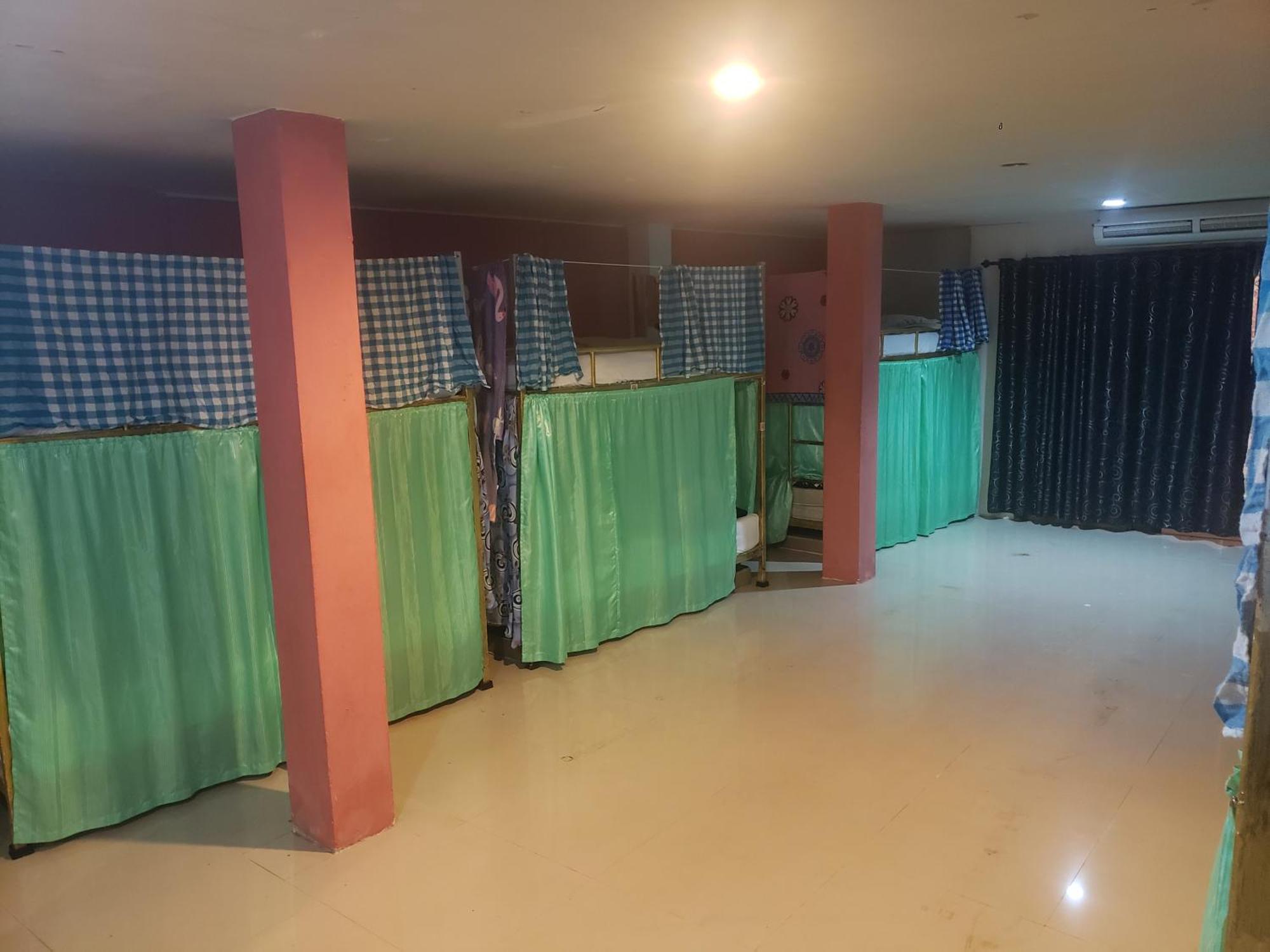 Ostello Lucky Dorm Phi Phi Islands Esterno foto