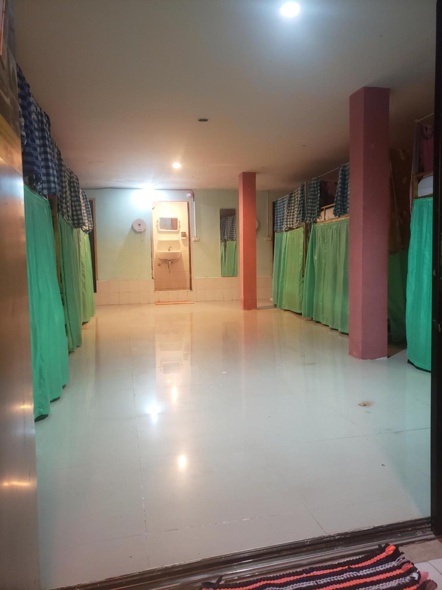 Ostello Lucky Dorm Phi Phi Islands Esterno foto