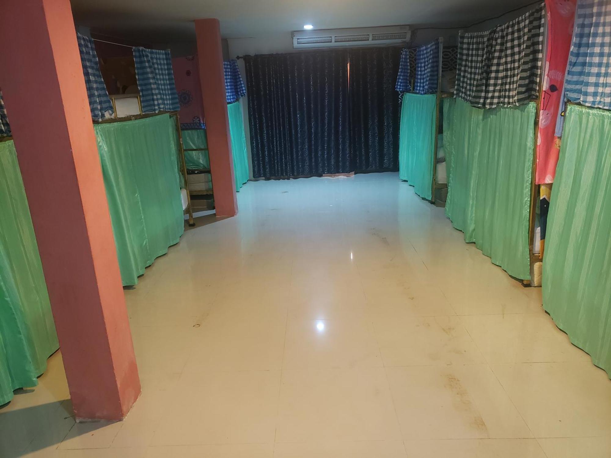 Ostello Lucky Dorm Phi Phi Islands Esterno foto